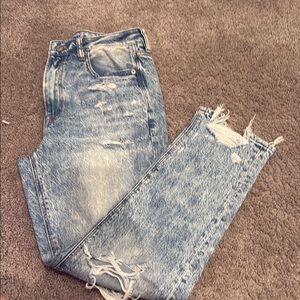 American Eagle Distressed Mom Jean Never Worn!